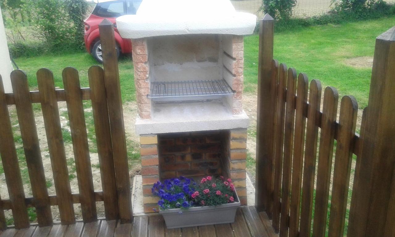 La Petite Maison Dans La Prairie Notre-Dame-du-Touchet Exterior foto